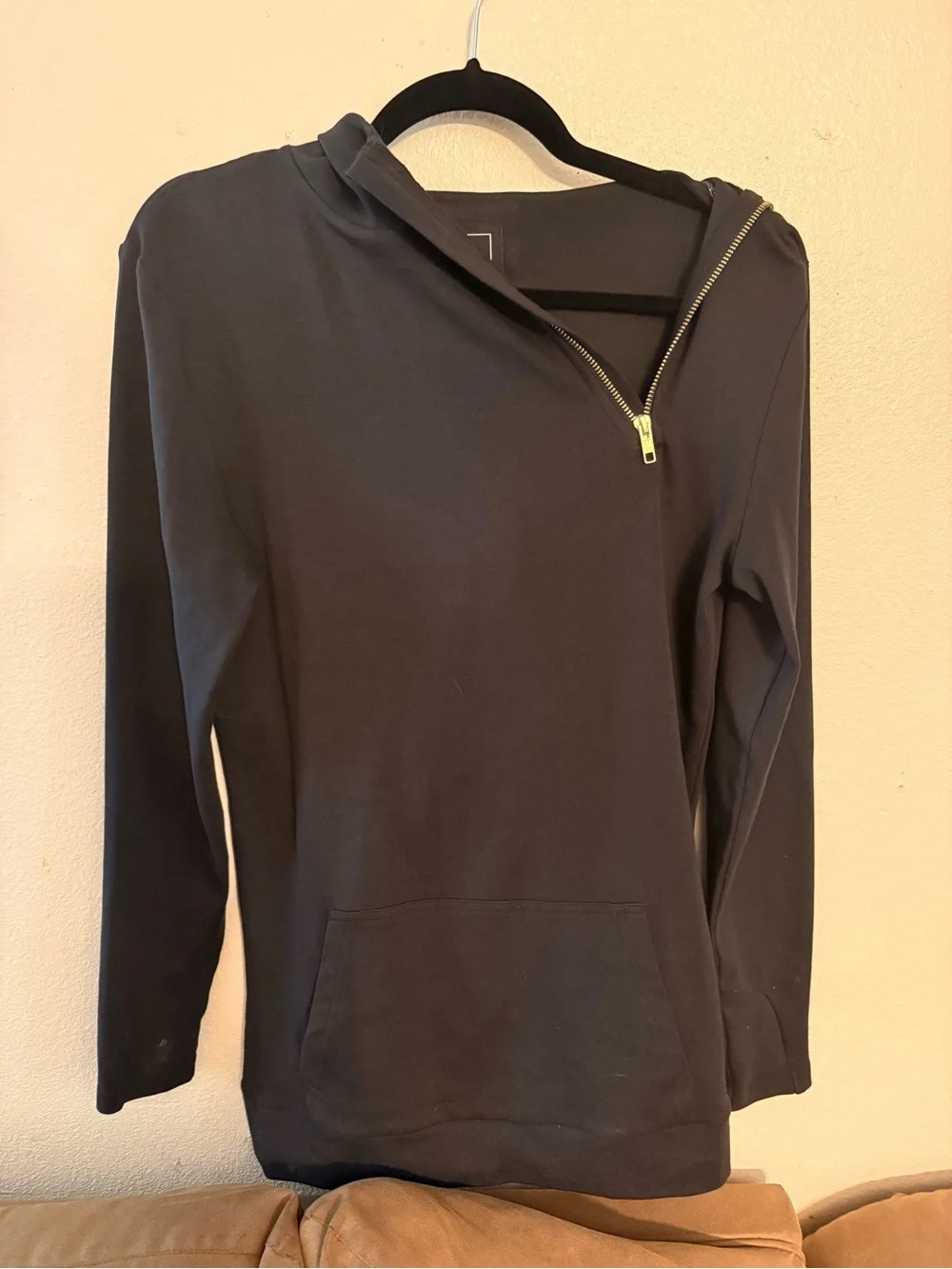 Lauriebelles Lilly and Lottie Women's Black Zip Shoulder Crew Pullover